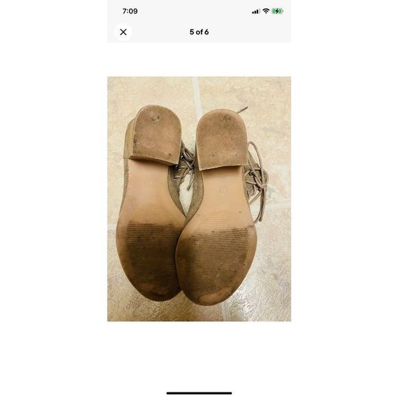 Quipid Women's Short ankle Booties Beige Size 7
Pre-Owned good condition - Picture 4 of 4